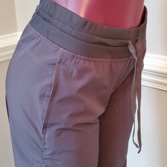 Under armour jogging/hiking pants (SOLD) - Picture 6 of 7